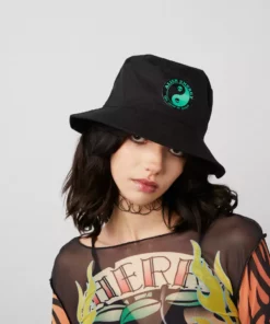 New Girl Order Tops BUCKET HAT WITH YING & YANG EMBROIDERY - BLACK