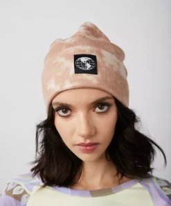New Girl Order RIBBED TIE DYE BEANIE WITH BADGE DETAIL - OATMEAL
