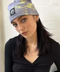 New Girl Order RIBBED TIE DYE BEANIE WITH BADGE DETAIL - GREEN